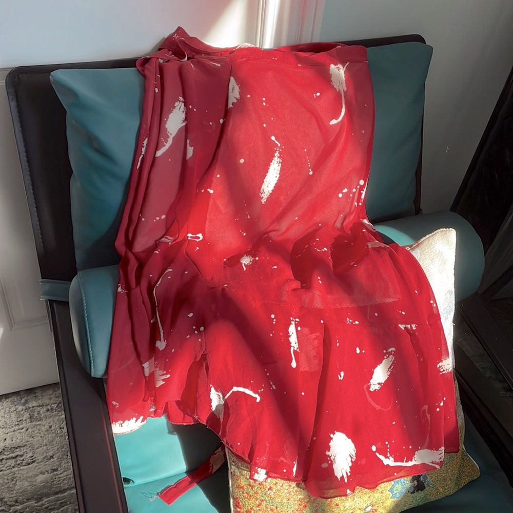 Beautiful asymmetrical skirt. Free waist ( size 0-4). Length to calf.
